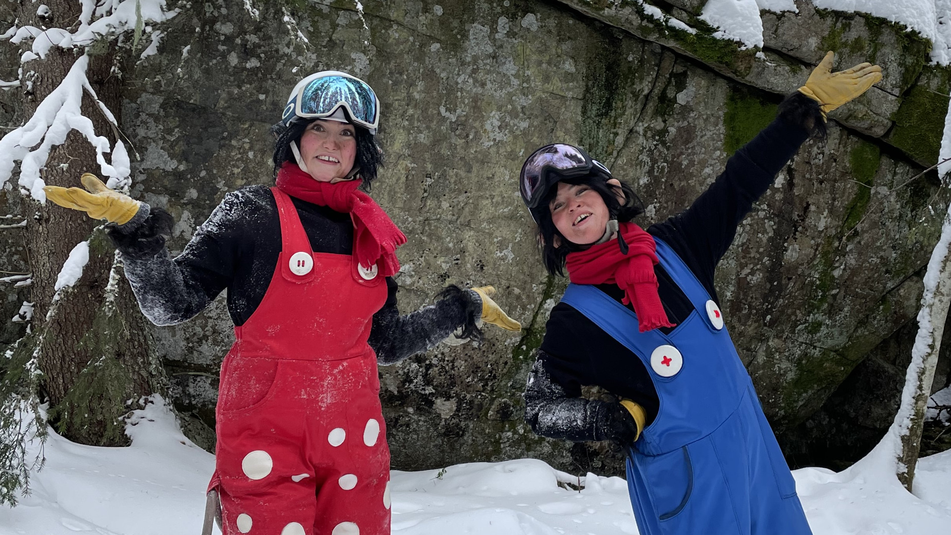 Trolle & Trolla stand in front of Trollsterhusen and welcome the children into their caves which were once their home.