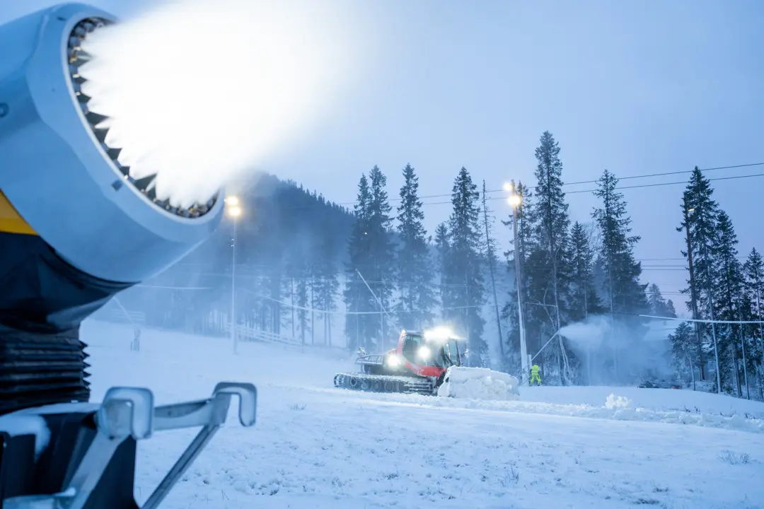 Snow cannon and a piste machine