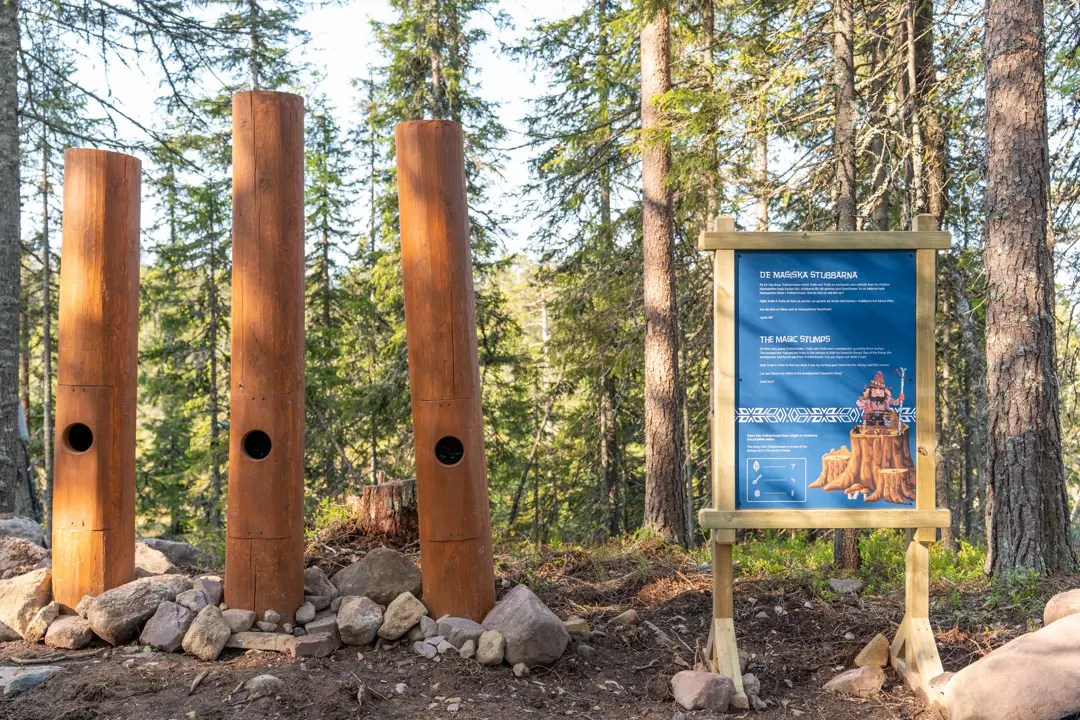 Trolle & Trollas äventyr på toppen av Kläppenberget, men olika kluriga stationer för barn