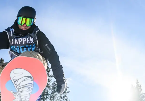 Swedish Championships in Kläppen Snowpark where a snowboarder performs tricks in the air