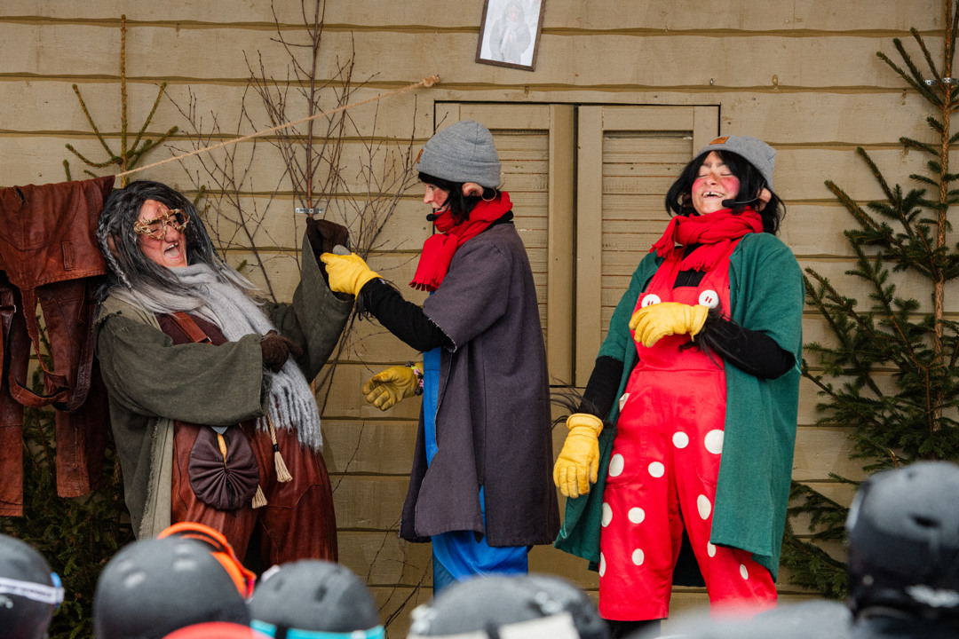 Trolle & Trolla are preparing a royal welcome when Tralle moves in